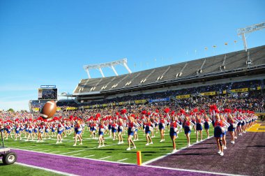 LSU, 31 Aralık 2016 tarihinde Orlando Florida 'daki Kamp Dünya Stadyumu' nda oynanan 71. Citrus Kupası 'nda Louisville ile karşılaşacak..  