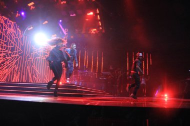 R & B Şarkıcısı Usher 12 Aralık 2014 'te Orlando Florida' daki Amway Center 'da sahne alacak..  