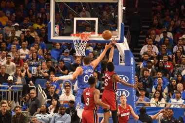 Orlando Magic 17 Ekim 2018 'de Orlando Florida' daki Amway Center 'da Miami Heat' i sunar..
