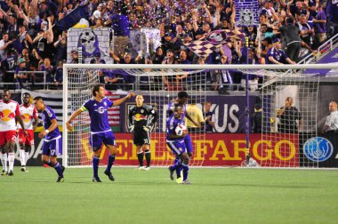 Orlando City SC, 6 Mayıs 2016 'da Orlando Florida' daki Dünya Kampı Stadyumu 'nda New York Red Bulls' a ev sahipliği yaptı..