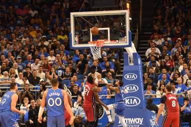 Orlando Magic 17 Ekim 2018 'de Orlando Florida' daki Amway Center 'da Miami Heat' i sunar..