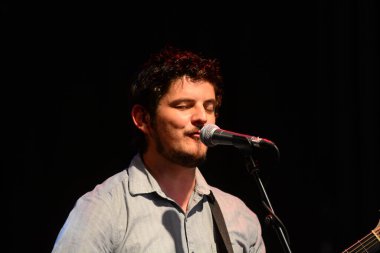 Şarkıcı Jon Bon Jovi, 5 Kasım 2016 'da St. Petersburg Florida' da Devlet Street Theater in Support of HIllary Clinton 'ın Başkan İhalesi' nde sahne alıyor.