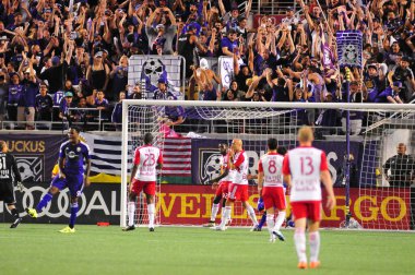 Orlando City SC, 6 Mayıs 2016 'da Orlando Florida' daki Dünya Kampı Stadyumu 'nda New York Red Bulls' a ev sahipliği yaptı..
