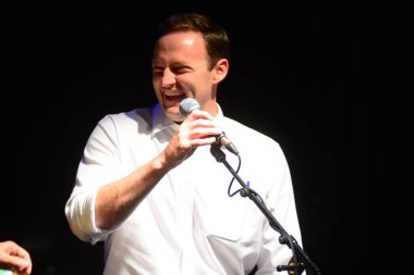 Şarkıcı Jon Bon Jovi, 5 Kasım 2016 'da St. Petersburg Florida' da Devlet Street Theater in Support of HIllary Clinton 'ın Başkan İhalesi' nde sahne alıyor.