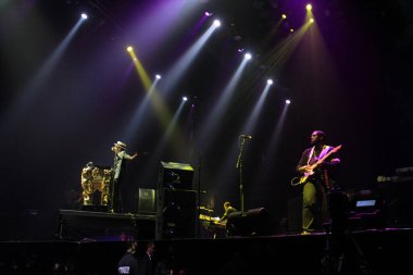 R & B Şarkıcısı Usher 12 Aralık 2014 'te Orlando Florida' daki Amway Center 'da sahne alacak..  