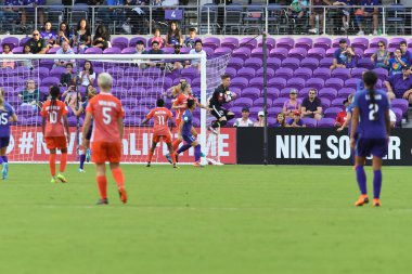 Orlando Pride, 22 Nisan 2018 'de Florida, Orlando' daki Exploria Stadyumu 'nda Houston Dash' e ev sahipliği yaptı..  