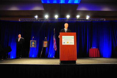 Florida Valisi Rick Scott 13 Ekim 2015 'te Orlando Florida' daki İnanç Sempozyumunda konuşma yapacak..  