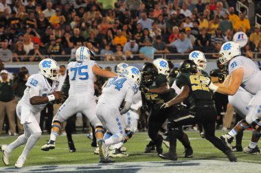 Kuzey Carolina 29 Aralık 2015 tarihinde Orlando Florida 'daki Kamp Dünya Stadyumu' nda oynanan Russell Atletizm Kupası 'nda Baylor ile karşılaşacak..