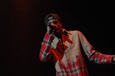 R & B Şarkıcısı Usher 12 Aralık 2015 'te Orlando Florida' daki Amway Center 'da sahne alacak..