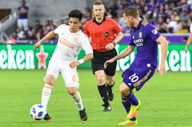 Atlanta 'dan E. Barco gol atmak için sahaya koştu..  