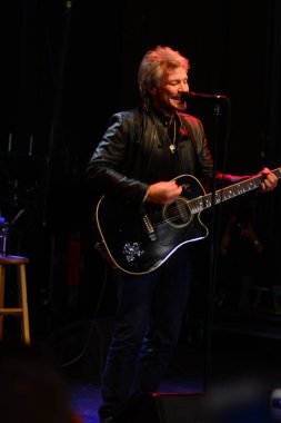 Şarkıcı Jon Bon Jovi, 5 Kasım 2016 'da St. Petersburg Florida' da Devlet Street Theater in Support of HIllary Clinton 'ın Başkan İhalesi' nde sahne alıyor.