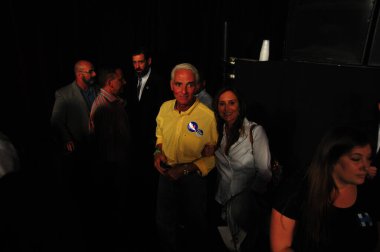 Şarkıcı Jon Bon Jovi, 5 Kasım 2016 'da St. Petersburg Florida' da Devlet Street Theater in Support of HIllary Clinton 'ın Başkan İhalesi' nde sahne alıyor.