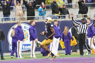 Notre Dame, 1 Ocak 2018 'de Orlando Florida' daki Dünya Kampı Stadyumu 'nda oynanan Citrus Bowl sırasında LSU ile karşılaşacak.. 