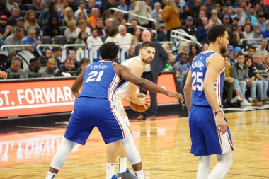 Orlando Magic 27 Aralık 2019 Cuma günü Orlando, Florida 'daki Amway Arena' da Philadelphia 76ers 'a ev sahipliği yapıyor..