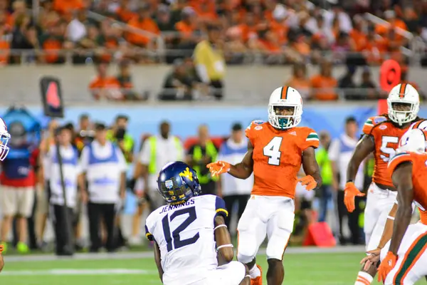 West Virginia Mountaineers Enfrentam Miami Hurricanes Durante 71St Russell Bowl — Fotografia de Stock