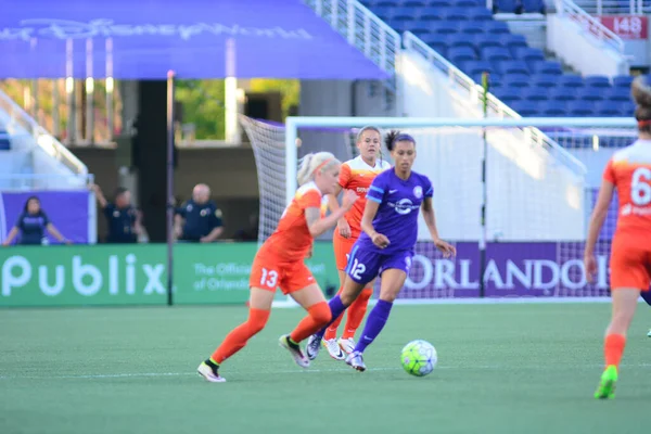 Orlando Pride sunucusu Houston Dash 23 Haziran 2016 'da Orlando Florida' daki Dünya Kampı Stadyumu 'nda..