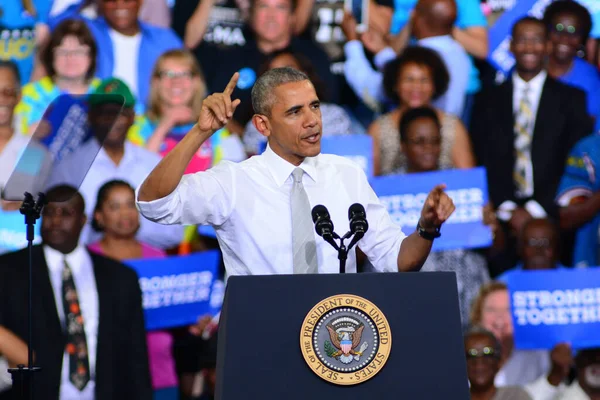 Prezident Barack Obama Hostit Kampaň Rally Prezidentské Kandidátky Hillary Clinton — Stock fotografie