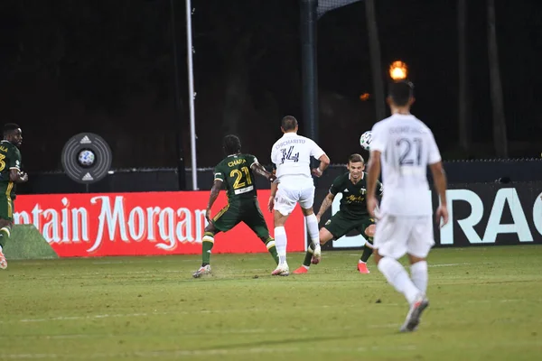 Los Angeles Galaksisi, 14 Temmuz 2020 'de Orlando Florida ABD' deki ESPN Vahşi Spor Dünyası 'nda düzenlenen MLS Sırt Turnuvası sırasında Portland Timbers ile karşı karşıya geldi.