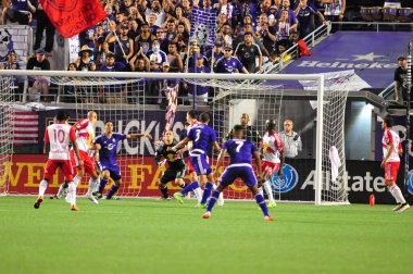 Orlando City SC, 6 Mayıs 2016 'da Orlando Florida' daki Dünya Kampı Stadyumu 'nda New York Red Bulls' a ev sahipliği yaptı..  