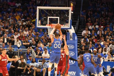 Orlando Magic 17 Ekim 2018 'de Orlando Florida' daki Amway Center 'da Miami Heat' i sunar..  