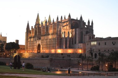 Palma De Mallorca İspanya 'daki Palma Kilisesi' nin gece manzarası