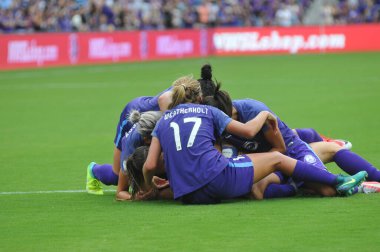 Orlando Pride 22 Nisan 2017 'de Orlando City Stadyumu' nda Washington Spirit 'e ev sahipliği yaptı..  