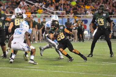 Kuzey Carolina 29 Aralık 2015 tarihinde Orlando Florida 'daki Kamp Dünya Stadyumu' nda oynanan Russell Atletizm Kupası 'nda Baylor ile karşılaşacak..