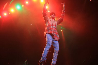 R & B Şarkıcısı Usher 12 Aralık 2014 'te Orlando Florida' daki Amway Center 'da sahne alacak..  