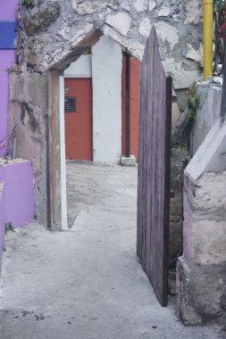 Eski tuğla girişi manzarası