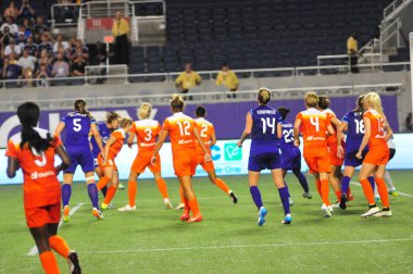 Orlando Pride sunucusu Houston Dash 23 Haziran 2016 'da Orlando Florida' daki Dünya Kampı Stadyumu 'nda..