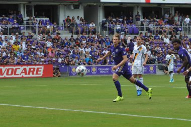 Orlando City 15 Nisan 2017 'de Florida, Orlando' daki Citrus Bowl 'da Los Angeles Galaksisine ev sahipliği yaptı.. 