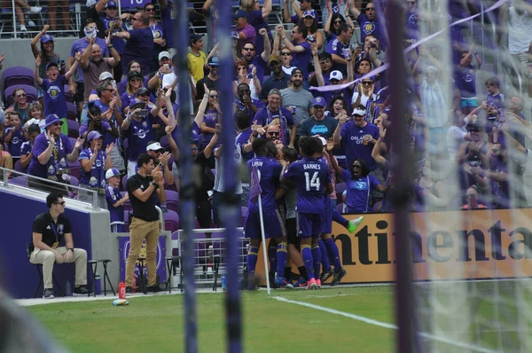 Orlando City 15 Nisan 2017 'de Florida, Orlando' daki Citrus Bowl 'da Los Angeles Galaksisine ev sahipliği yaptı.. 