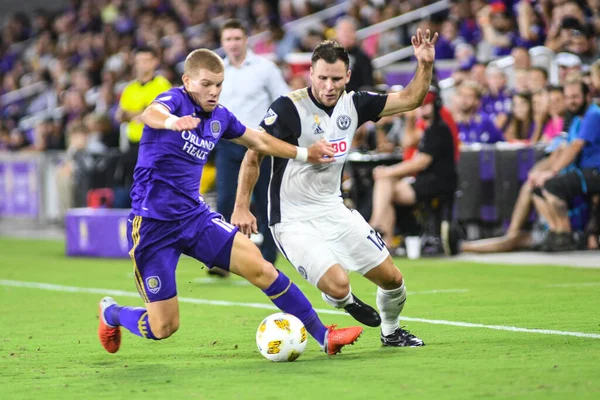 Philadelphia Union 'dan Fabian Herbers (14) ve Orlando City' den Chris Mueller (17) 1 Eylül 2018 - Orlando City Stadyumu