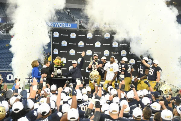 Notre Dame Tvář Lsu Během Citrus Bowl Stadionu Camping World — Stock fotografie