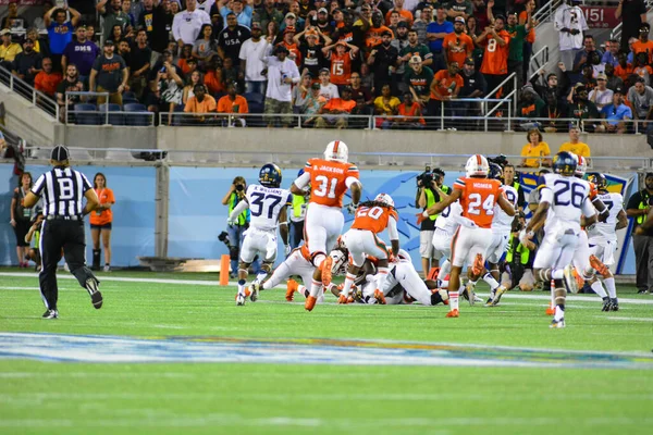 West Virginia Mountaineers Enfrentam Miami Hurricanes Durante 71St Russell Bowl — Fotografia de Stock