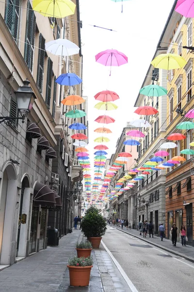 Színes Esernyők Gyönyörű Város Genova Olaszország — Stock Fotó
