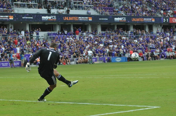 Orlando City 15 Nisan 2017 'de Florida, Orlando' daki Citrus Bowl 'da Los Angeles Galaksisine ev sahipliği yaptı..  