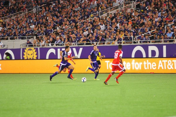 Orlando City SC, 8 Mayıs 2015 'te Florida' daki Kamp Dünyası Stadyumu 'nda Los Angeles Galaksisi' ne ev sahipliği yaptı.. 