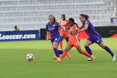 Orlando Pride, 22 Nisan 2018 'de Florida, Orlando' daki Exploria Stadyumu 'nda Houston Dash' e ev sahipliği yaptı..  