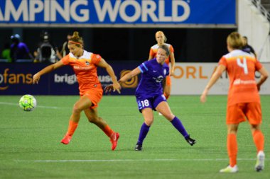 Orlando Pride sunucusu Houston Dash 23 Haziran 2016 'da Orlando Florida' daki Dünya Kampı Stadyumu 'nda..