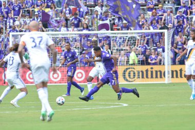 Orlando City 15 Nisan 2017 'de Florida, Orlando' daki Citrus Bowl 'da Los Angeles Galaksisine ev sahipliği yaptı.. 