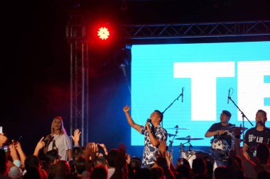 Miel San Marcos grubu 28 Temmuz 2019 tarihinde Tampa Florida 'daki Iglesia de Dios Pentecostal' da sahne almaktadır. 