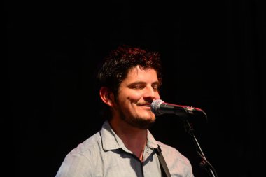 Şarkıcı Jon Bon Jovi, 5 Kasım 2016 'da St. Petersburg Florida' da Devlet Street Theater in Support of HIllary Clinton 'ın Başkan İhalesi' nde sahne alıyor.