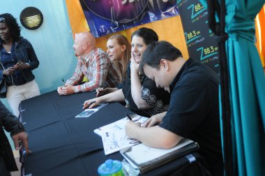 8 Nisan 2012 'de Orlando Florida' da yıllık Deniz Dünyasının Paskalya Gündoğumu Servisi.  