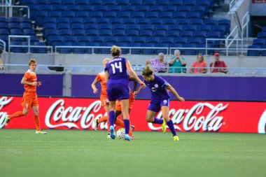 Orlando Pride sunucusu Houston Dash 23 Haziran 2016 'da Orlando Florida' daki Dünya Kampı Stadyumu 'nda..