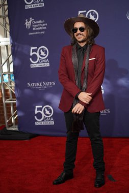 15 Ekim 2019 'da Nashville, Tennessee' deki Linbscome Üniversitesi 'nde verilen 50. GMA Dove Ödülleri sırasında kırmızı halı. 