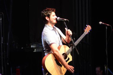 Şarkıcı Jon Bon Jovi, 5 Kasım 2016 'da St. Petersburg Florida' da Devlet Street Theater in Support of HIllary Clinton 'ın Başkan İhalesi' nde sahne alıyor.