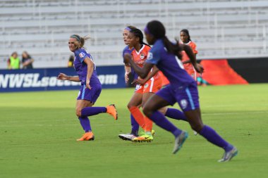 Orlando Pride, 22 Nisan 2018 'de Florida, Orlando' daki Exploria Stadyumu 'nda Houston Dash' e ev sahipliği yaptı..  