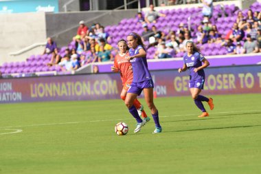 Orlando Pride, 22 Nisan 2018 'de Florida, Orlando' daki Exploria Stadyumu 'nda Houston Dash' e ev sahipliği yaptı.. 
