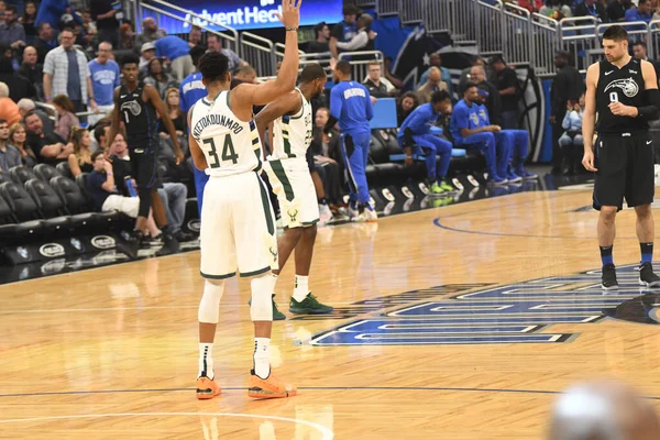 Orlando Magic, 19 Ocak 2019 Cumartesi günü Orlando Florida 'daki Amway Arena' da Milwaukee Doları 'na ev sahipliği yapıyor..